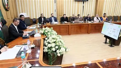 محافظ المنوفية يعقد لقاءًا موسعًا بمسئولي الصحة والتأمين الصحي وهيئة الإسعاف لاستعراض خطط العمل