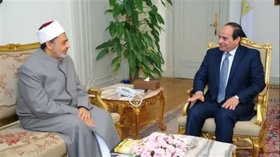 الرئيس السيسي يجري اتصالًا هاتفيًا بشيخ الأزهر للاطمئنان على صحته
