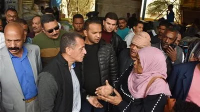 محافظ أسوان يقود حملة مكبرة بميدان النفق وشوارع حيوي