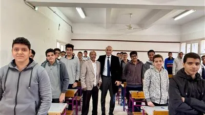 وزير التعليم يجري زيارة مفاجئة لمدارس قنا لمتابعة انتظام العملية التعليمية