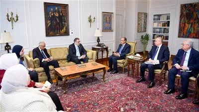 وزير الخارجية يستقبل رئيس الجهاز المركزي للتنظيم والإدارة