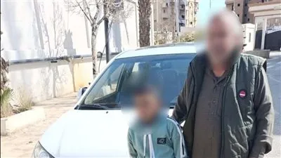 بعد تداول فيديو، القبض على والد طفل يقود سيارة بالسويس
