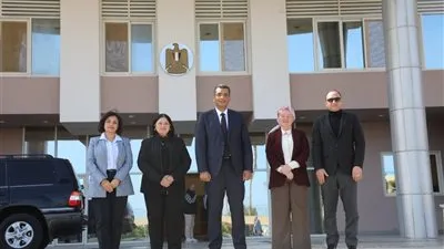 محافظ البحر الأحمر ونائبة وزيرة التضامن الاجتماعي يبحثان تعزيز التعاون ودعم الأسر الأولى بالرعاية