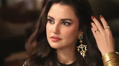 المستشار مرتضى منصور يشيد بأداء درة والجمهور والنقاد يثنون على موهبتها في «علي كلاي»