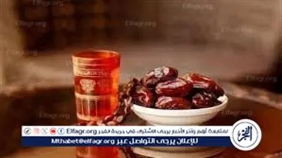حكم رؤية الصائم يأكل أو يشرب ناسيًا في رمضان