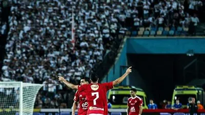 المارد الأحمر في مواجهة مشتعلة.. بث مباشر الآن مباراة الأهلي وطلائع الجيش في الدوري المصري