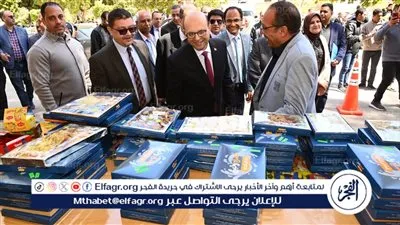 رئيس جامعة أسيوط يتفقد معرض أهلًا بالعيد للسلع الغذائية والملابس بالجامعة 