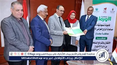 محافظ سوهاج: يسلم 15 شيكا للعرائس الأولى بالرعاية بقيمة إجمالية 300 ألف جنيه