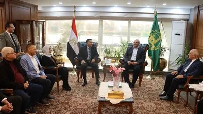 محافظ القليوبية يكرّم أيمن عطية تقديرًا لجهوده خلال فترة توليه قيادة المحافظة