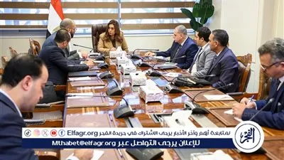 وزيرة التنمية المحلية والبيئة تبحث رقمنة تراخيص المحال العامة وتقييم الأثر البيئي