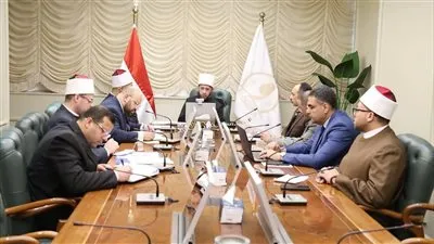 لبحث جهود الوزارة برمضان واستعدادات العيد.. وزير الأوقاف يجتمع بمديري المديريات الإقليمية