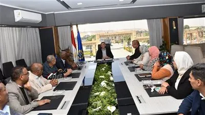 محافظ أسوان: لا تهاون مع التعديات.. تحويل المعتدين على أراضي الدولة للنيابة العسكرية وتشديد الرقابة على الأسعار والخدمات