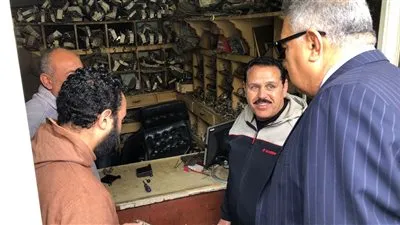 محافظ الدقهلية يتفقد أحد محال معايرة عداد التاكسي بالمنصورة لمتابعة التزام السائقين بالتعريفة الجديدة