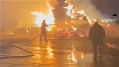 السيطرة على حريق سيارة نقل محملة بالقطن على محور 30 يونيو ببورسعيد