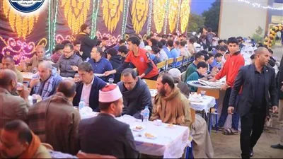 ابناء الوطن الواحد..مدرسة ثانوية بالعياط تنظم حفل إفطار جماعي للطلاب بمشاركة الأقباط والقيادات السياسية