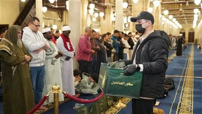«بيت الزكاة والصدقات» يقدم 8 آلاف وجبة سحور لرواد الجامع الأزهر في ليلة 27 من رمضان