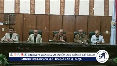 وكيل تعليم أسيوط يناقش خطوات تفعيل الوحدات الانتاجية بالمدارس الصناعية والزراعية 