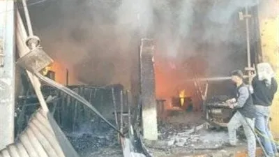 مصرع شخص وإصابة 3 في حريق هائل بمحال موبيليات خلف نقطة كفر حمزة بالقليوبية