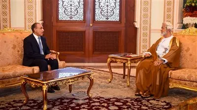 وزير الخارجية ينقل رسالة تضامن إلى سلطان عُمان ويبحث جهود احتواء التصعيد الإقليمي