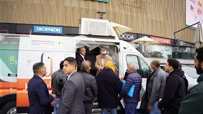 جولة مفاجئة لوزيري العدل والتخطيط بسيارة توثيق متنقلة.. وتوجيه بتوفير سيارة إضافية لتقليل انتظار المواطنين