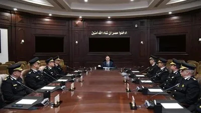 وزير الداخلية يتابع خطط تأمين احتفالات الأعياد ويؤكد على اليقظة والانضباط الأمني