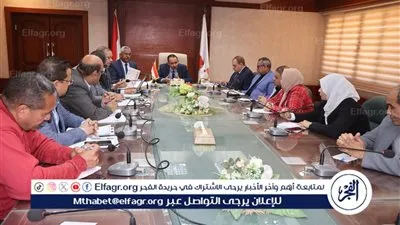 محافظ سوهاج: يعقد اجتماعا لبحث موقف الفرص والمشروعات الاستثمارية وتعزيز التنمية