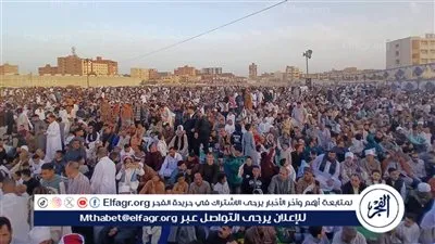 الآلاف يؤدون صلاة عيد الفطر بساحة أرض المحلج بطامية 