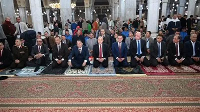 محافظ الغربية يؤدي صلاة عيد الفطر بمسجد السيد البدوي وسط حضور جماهيري كبير