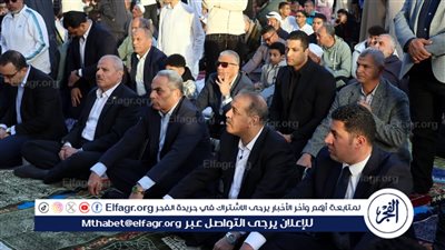 محافظ الإسماعيلية يؤدي شعائر صلاة عيد الفطر المبارك بساحة الأستاد 