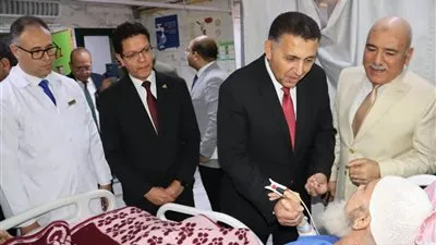 محافظ القليوبية يشارك المرضى فرحة عيد الفطر بجولة تفقدية بمستشفيات بنها