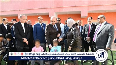 محافظ الفيوم يزور الأطفال الأيتام بجمعية تحسين الصحة لتهنئتهم بعيد الفطر المبارك