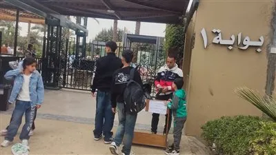 توزّيع أكياسًا بلاستيكية مجانًا لروّاد الحدائق والمتنزهات لتيسير جمع المخلفات والحفاظ على المظهر الحضاري بالجيزة