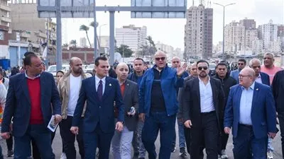 قبل افتتاحه.. محافظ الإسكندرية يتابع التشغيل التجريبي لكوبري “سليمان عزت”