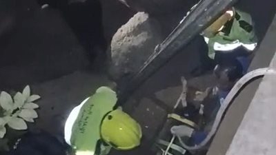 إنقاذ شخص سقط من أعلى سور كورنيش ترعة الإسماعيلية بالمطرية