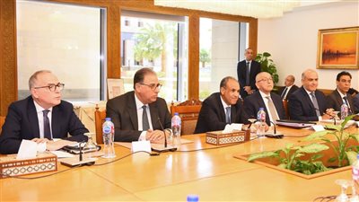 وزيرا الخارجية والاتصالات يبحثان التعاون في مجال التحول الرقمي وتطوير الخدمات القنصلية (صور)
