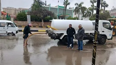 القليوبية تحشد معدات مياه الشرب والصرف للتعامل مع الأمطار وضمان السيولة المرورية 