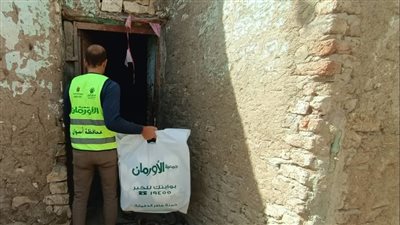 “الأورمان” توزع 800 بطانية ولحاف على الأسر الأولى بالرعاية في 11 قرية بأسوان