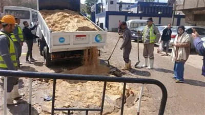 معالجة هبوط أرضي بشارع 15 مايو بشرق شبرا الخيمة وعودة الحركة المرورية لطبيعتها