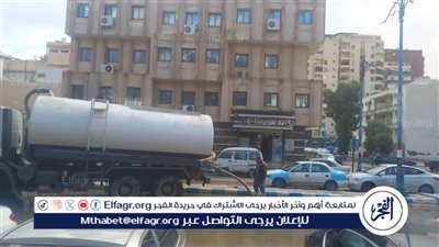 لليوم الثاني... فرق الطوارئ بمرسي مطروح تستجيب للمواطنين بالمناطق المتضررة بتجمعات الأمطار