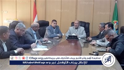 سكرتير عام الفيوم يعقد اجتماعًا لمتابعة تنفيذ قرار رئيس مجلس الوزراء بشأن مواعيد فتح وغلق المحال العامة