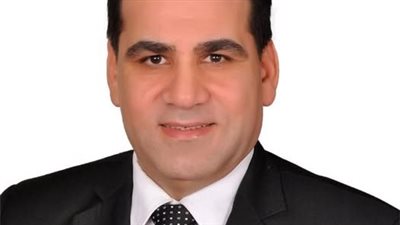 محافظ سوهاج ومدير الامن يتابعان غلق المحال التجارية بالمحافظة