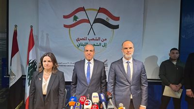 وزير الخارجية يسلم ١٠٠٠ طن من المساعدات الإغاثية خلال زيارته لبيروت