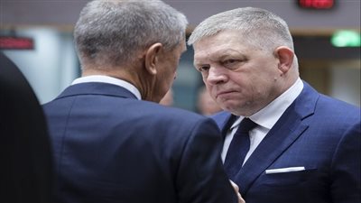 رئيس وزراء سلوفاكيا يتهم رئيسة المفوضية الأوروبية بالتواطؤ مع زيلينسكي