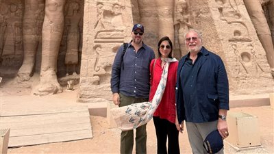 الملك أحمد فؤاد الثانى يزور معبدى أبو سمبل في أسوان وسط استقبال رسمي وهدايا تذكارية