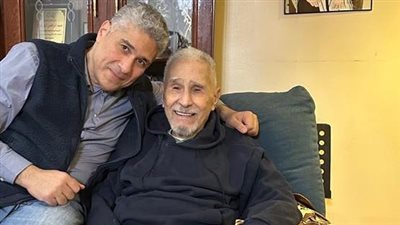 نجل أبو زهرة يكشف كواليس نقل والده وقراره رفض الجراحة