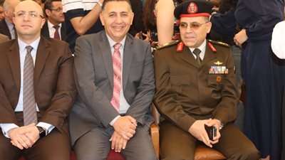 محافظ القليوبية يشارك في احتفالات عيد القيامة المجيد بالكنيسة الإنجيلية بمصر الجديدة