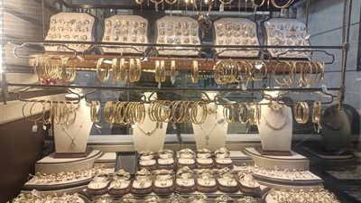 تراجع حاد في أسعار الذهب بمصر.. الجنيه يخسر 400 جنيه وعيار 21 يتراجع 50 جنيهًا