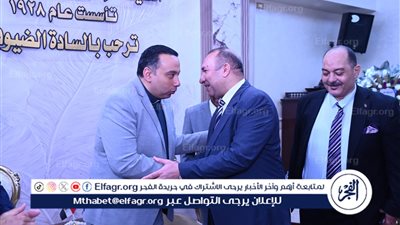رئيس جامعة أسيوط الأهلية يزور الكنيسة الإنجيلية الثانية بأسيوط لتهنئة الاقباط بعيد القيامة المجيد 