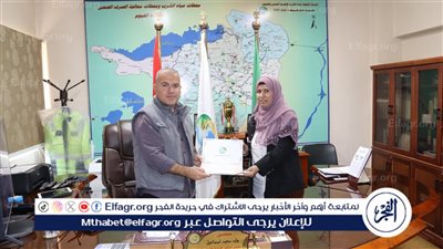 رئيس مياه الفيوم يكرم الأم المثالية بالشركة