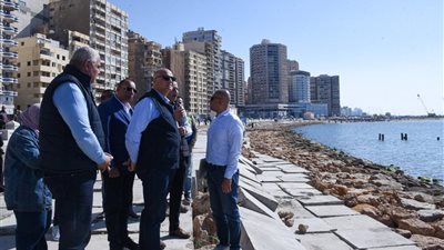 جولة موسعة لمحافظ الإسكندرية بطول الكورنيش في شم النسيم